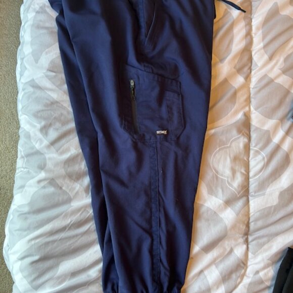 Grey's anatomy scrubs - Picture 6 of 6